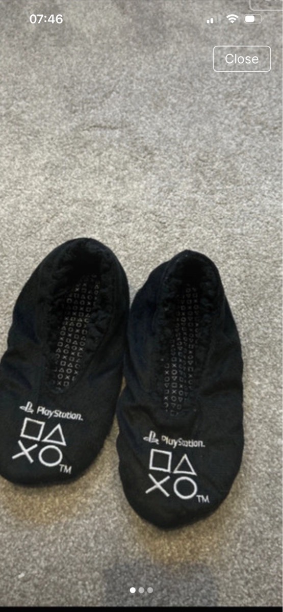 Boy’s  PlayStation slippers size 4-5 youths