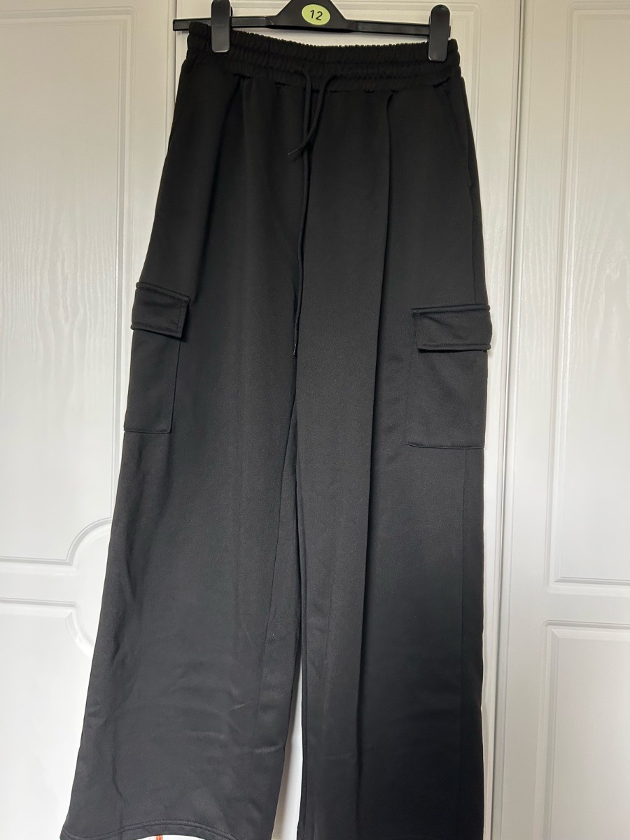 Wide legged cargo style joggers size 12-14