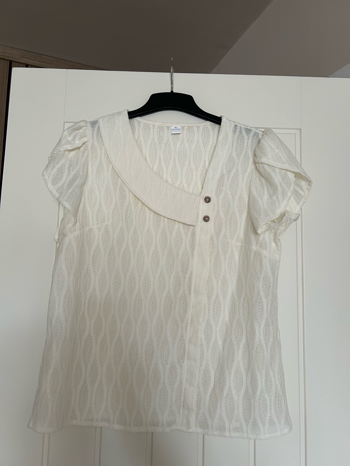 Ladies cream top size 12-14