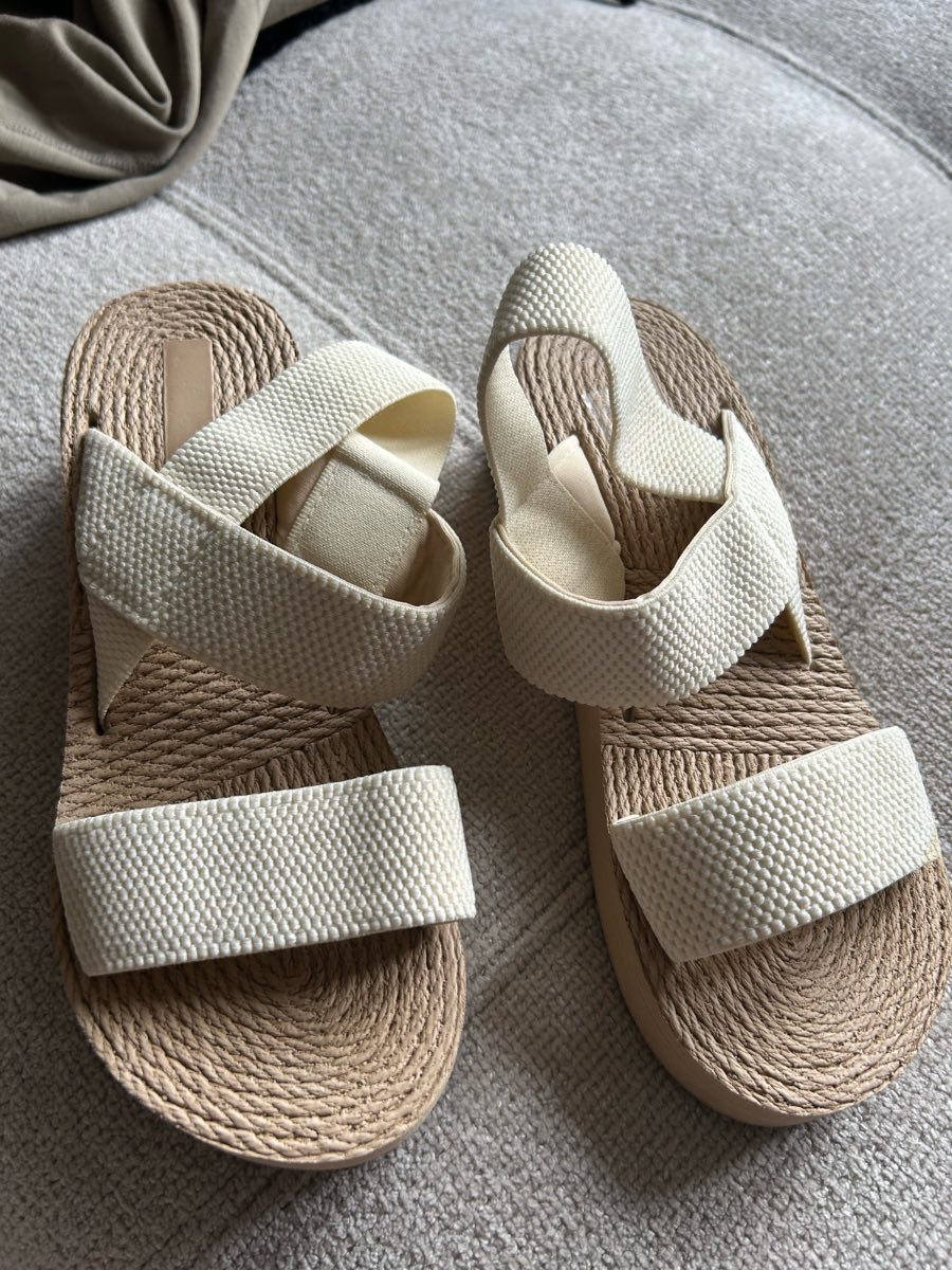 Low wedge cream comfy sandals size 5