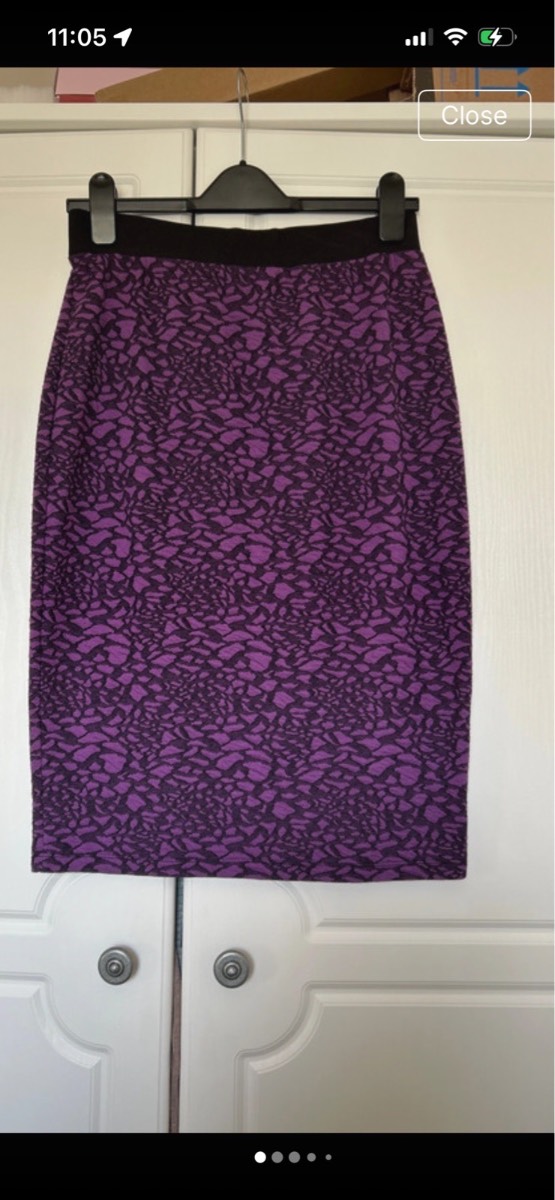 Pull on stretch pencil skirt size 10-12