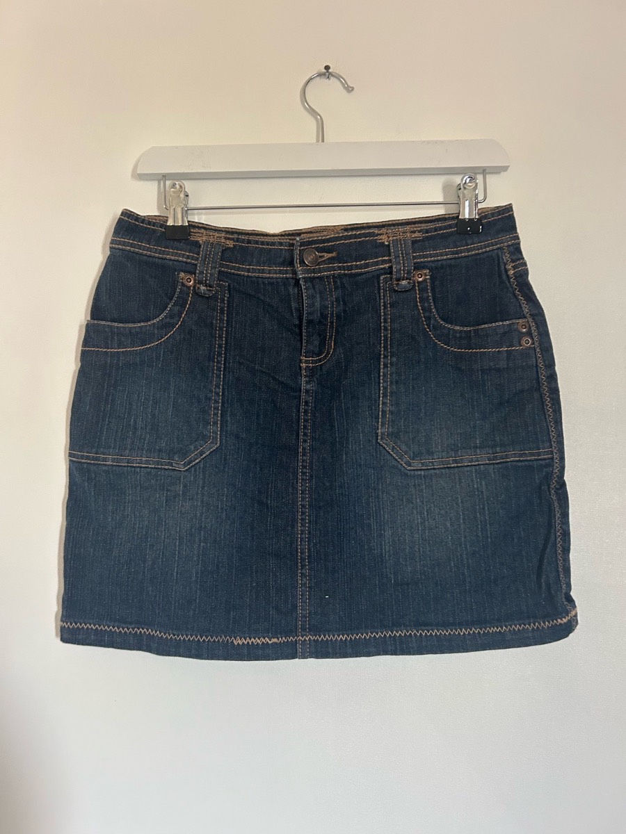 Y2k daisy fuentes mini denim skirt