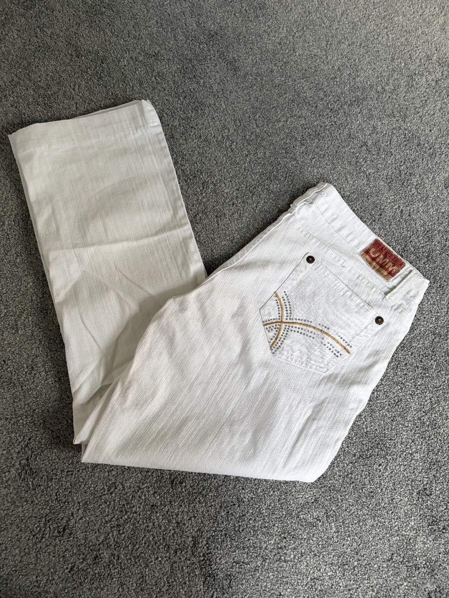 White embroidery jeans