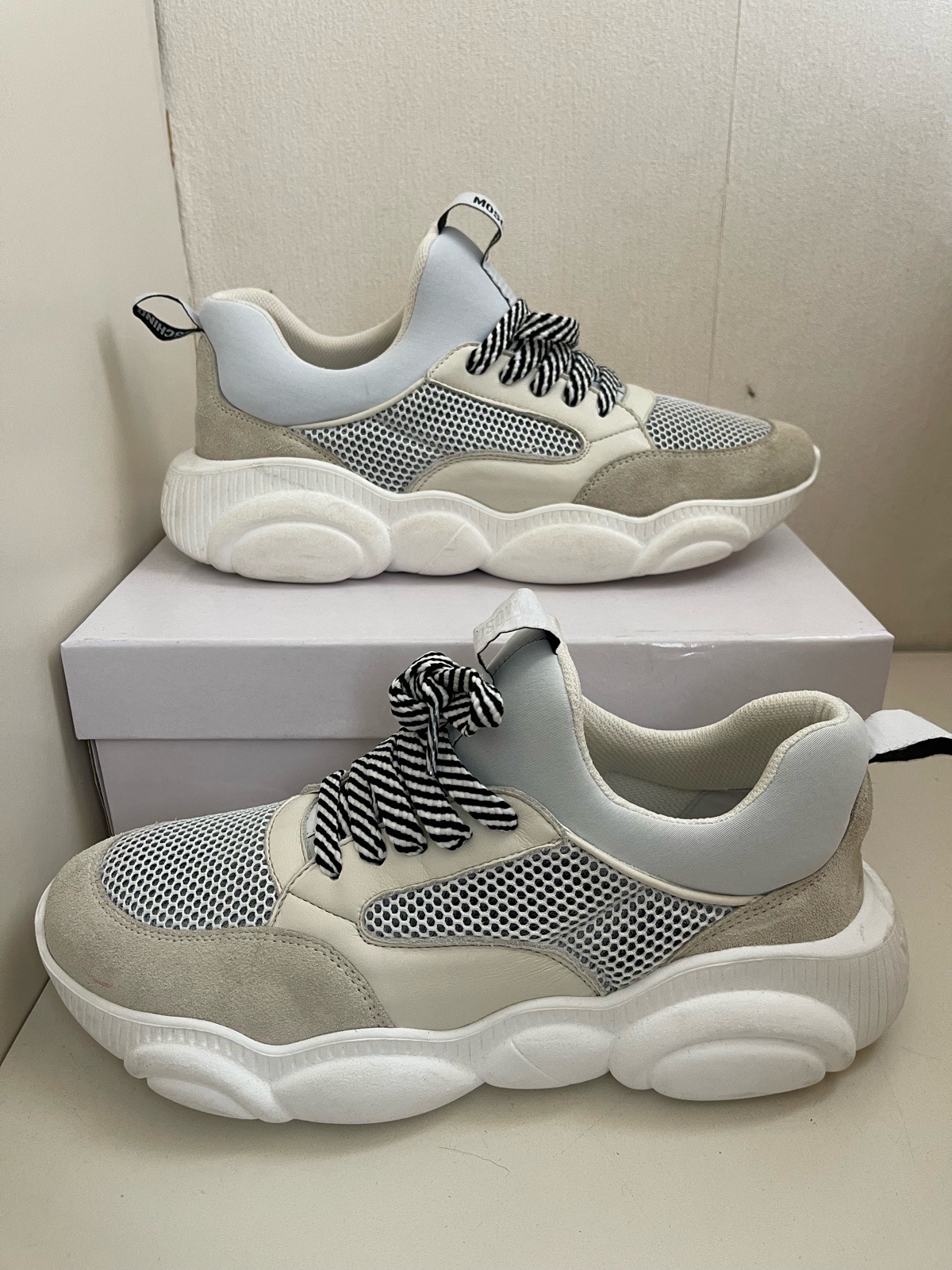 Ladies Moschino sneaker trainers sz5/38