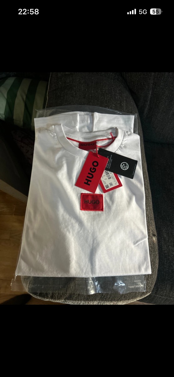 Hugo boss t shirt new with tags L