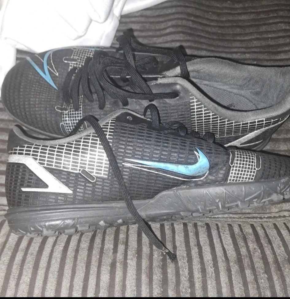 Nike astroturth trainers