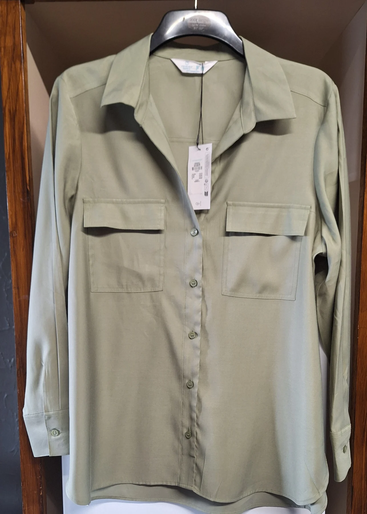 Lovely khaki green shirt with front pockets