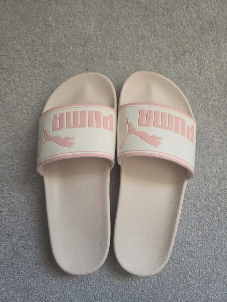 Puma slidders size 7