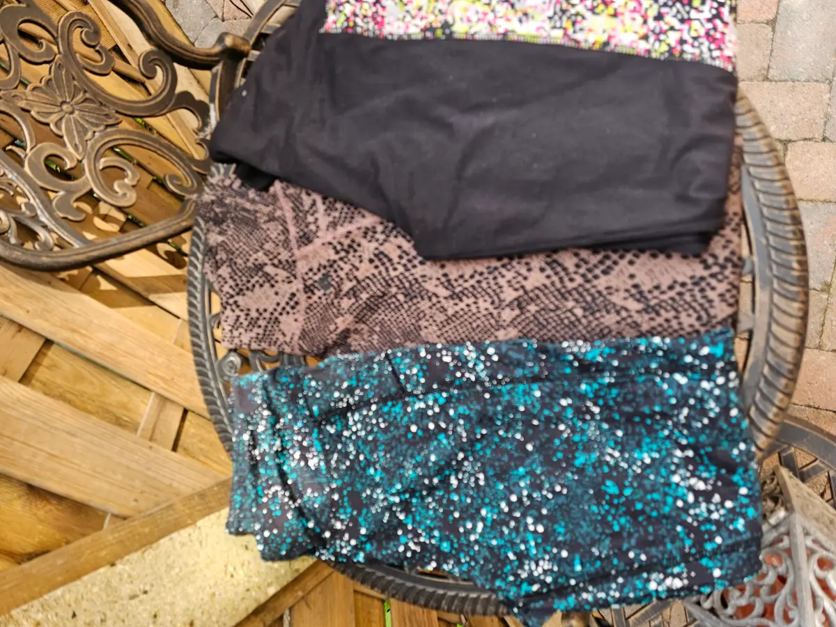 3 pairs of gym leggings