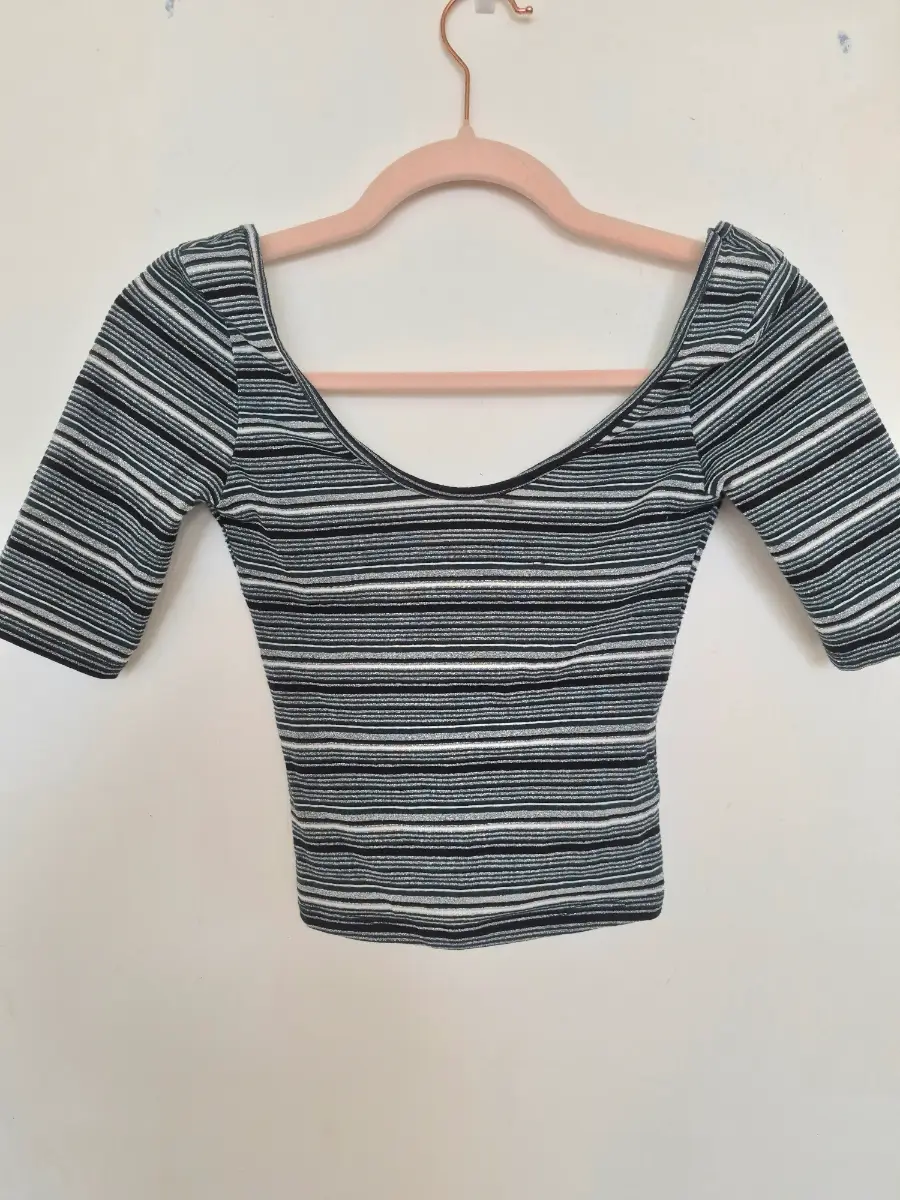 Pull & Bear Glitter Striped Crop Top Size S Black Silver Sparkly Short Sleeve Scoop Neck Ribbed Tee