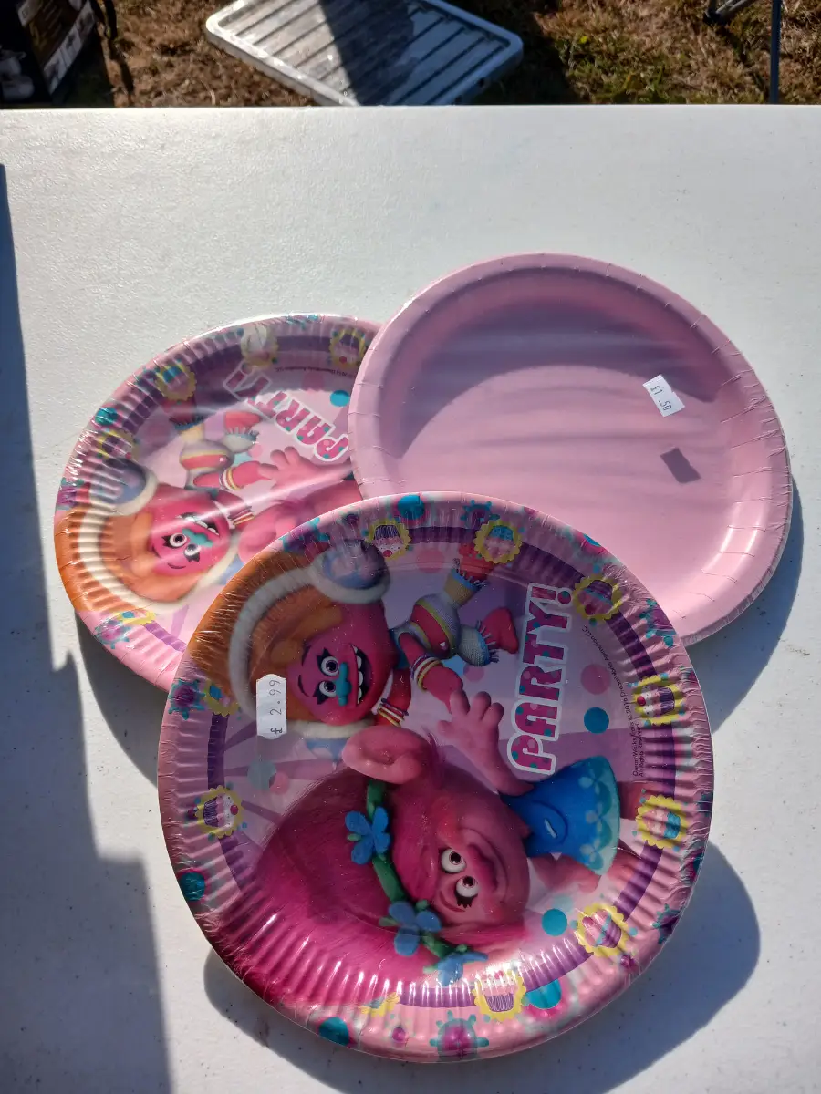 Trolls party bundle table wear