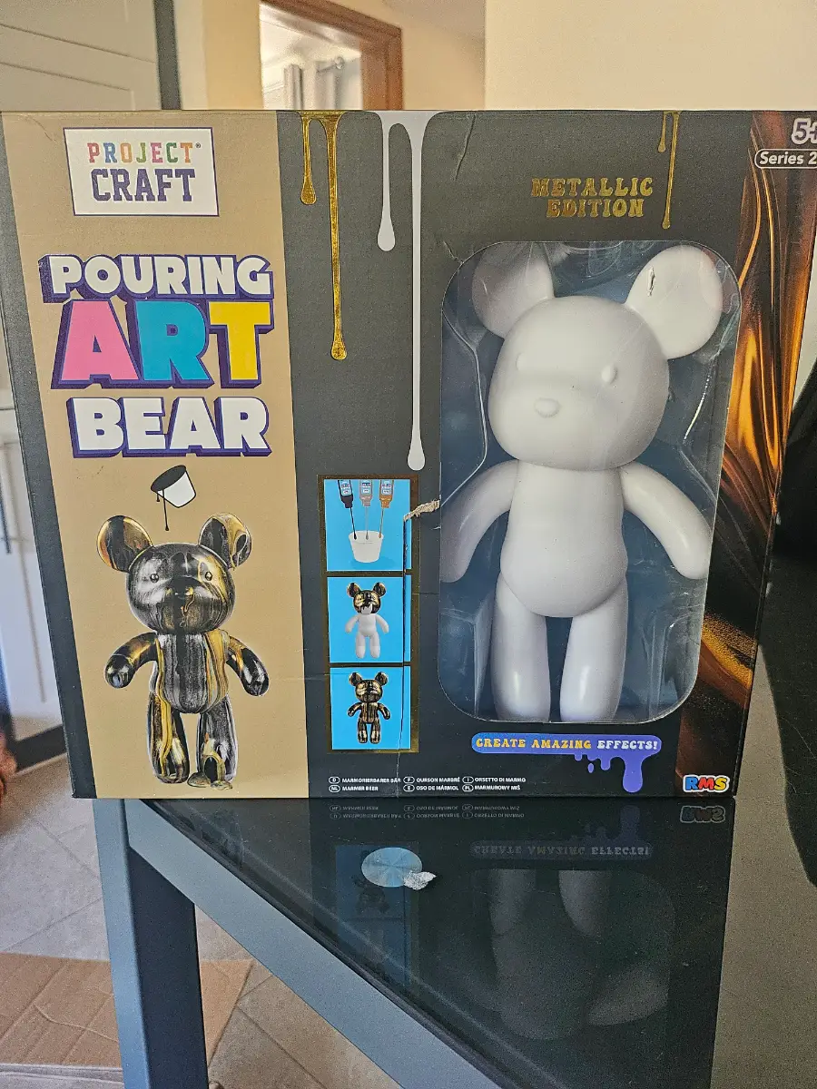 Pouring art bear