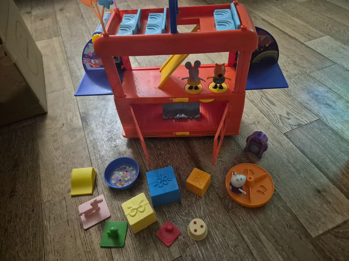 Peppa Pig Birthday Party Bus plus Figures and Accessories