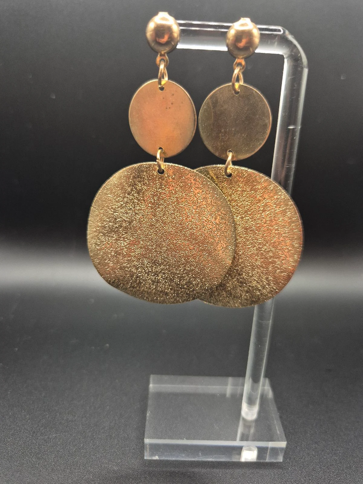 Gold Tone Multi Disc Textured Glitter Dangle Earrings E37