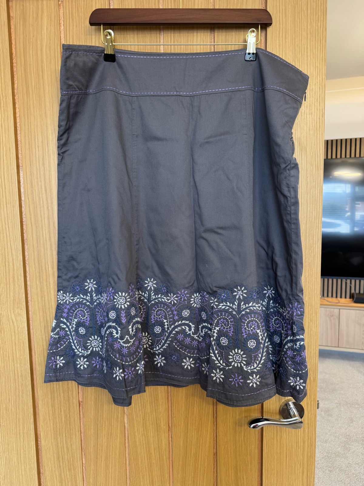 Monsoon 100% cotton lined skirt.  Size 20, excellent condition.