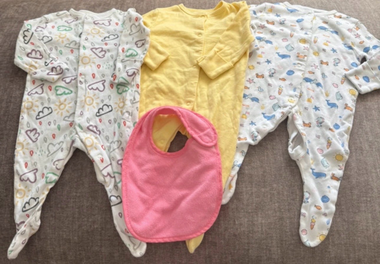 Kids age 0-3 months sleepsuits and bib. Excellent condition