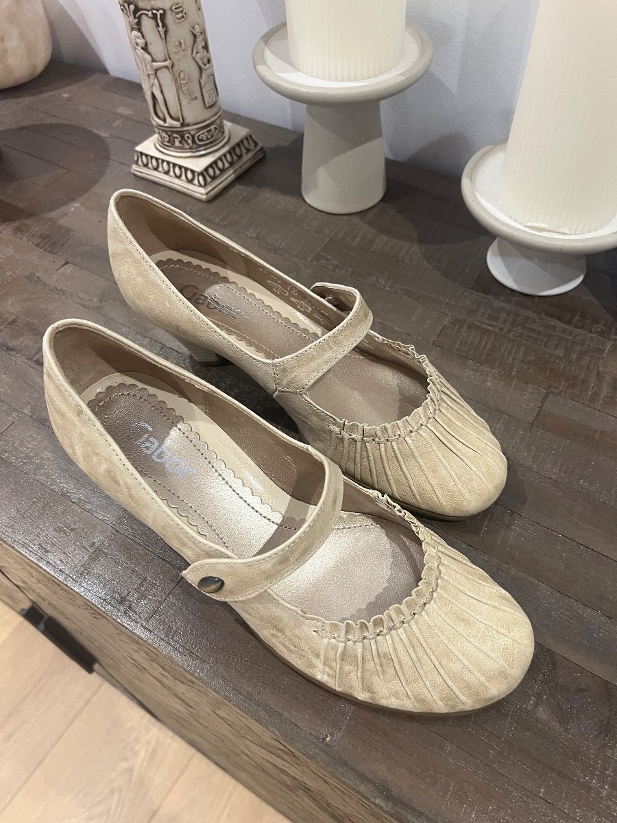 New without tags ladies Gabor Mary Jane  style vintage shoes