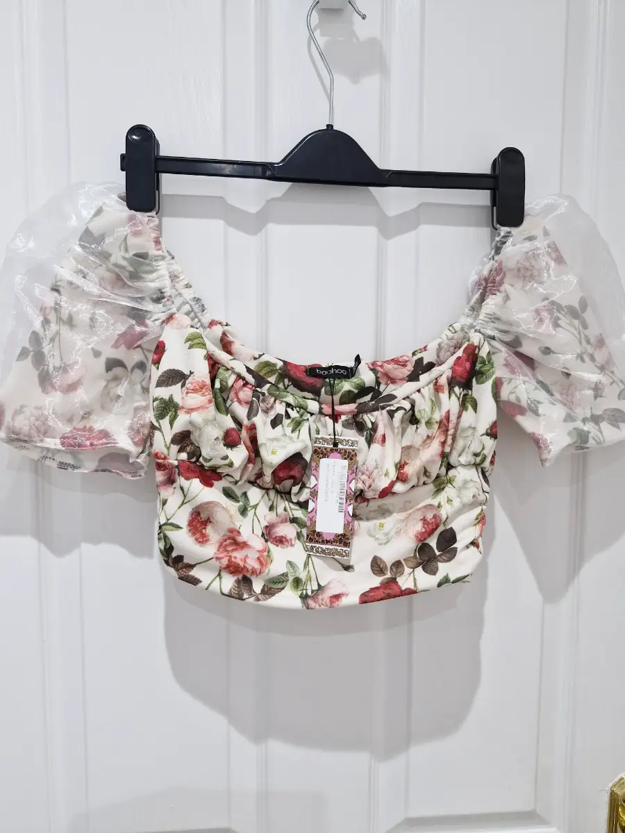 Boohoo..Petite Rose Bud Floral Organza Sleeve Top ..Size10uk...NWT