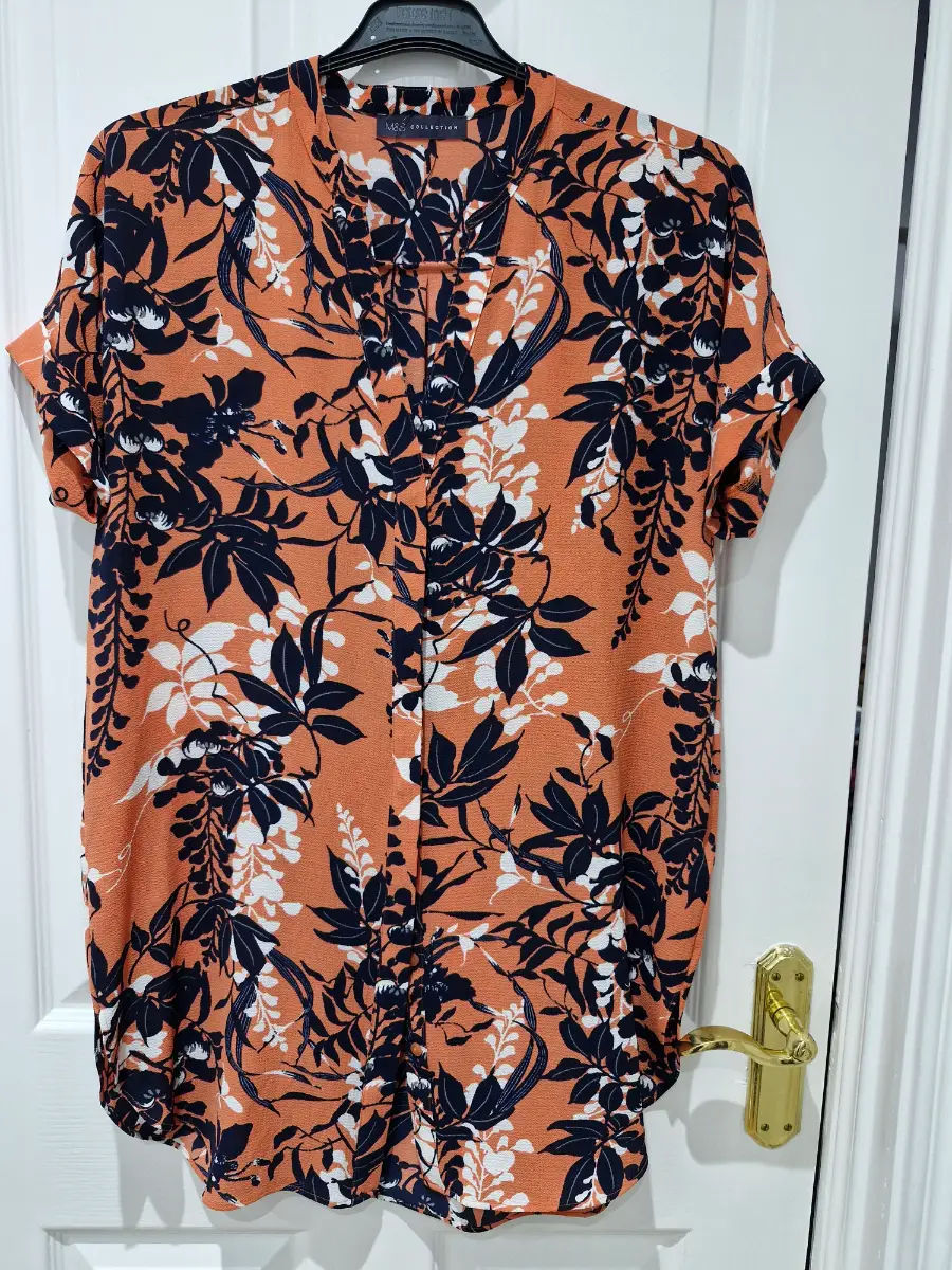 M&S..Floral Print Longline S/Sleeve Blouse ..Size 12uk..Like New