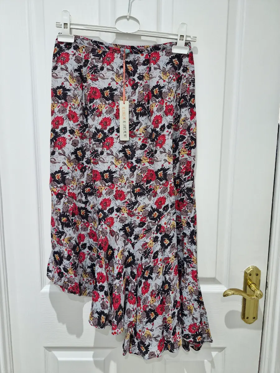 He loves me Not .Asymmetrical Grey Red Floral Skirt ..Size XL/6uk..NWT