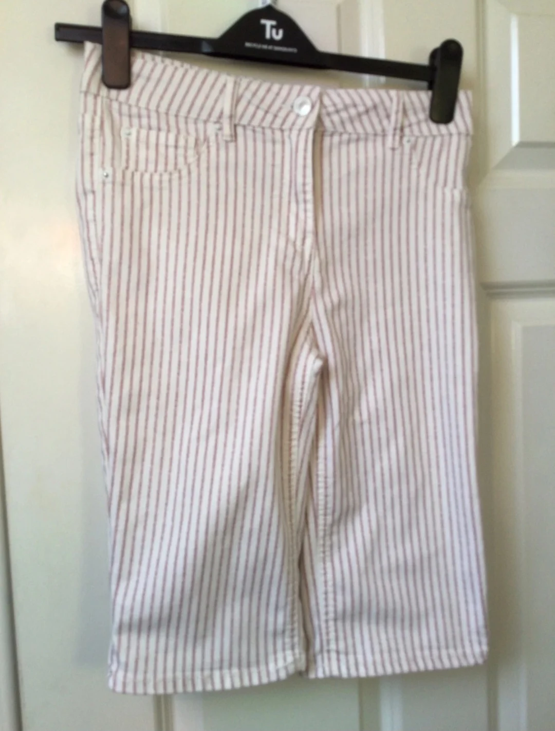 Stretchy stripes knee length shorts