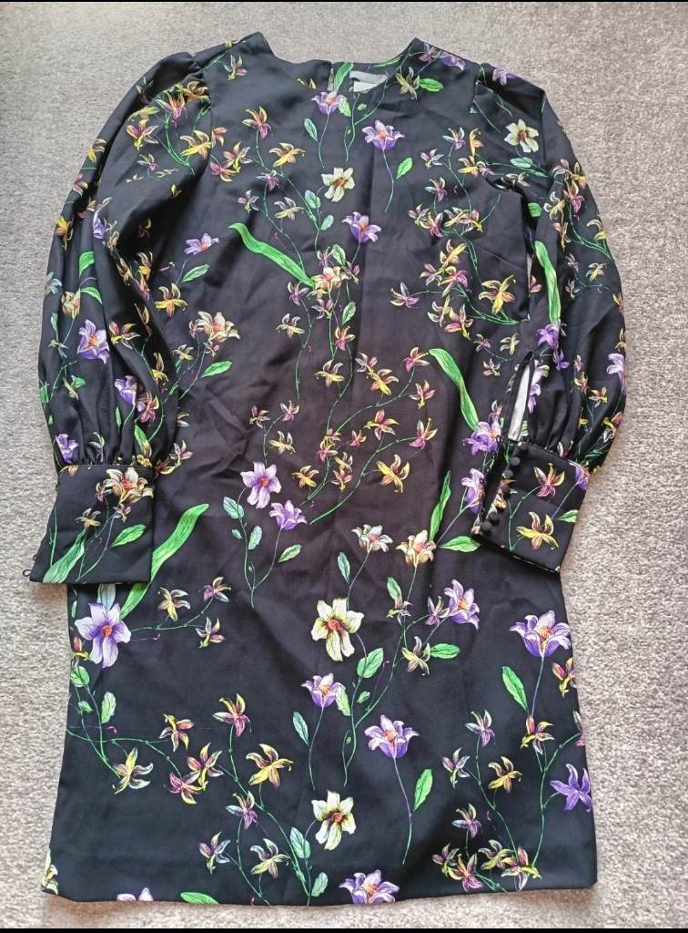 H&M floral black and green dress long sleeves size 6 Euro 34 brand new