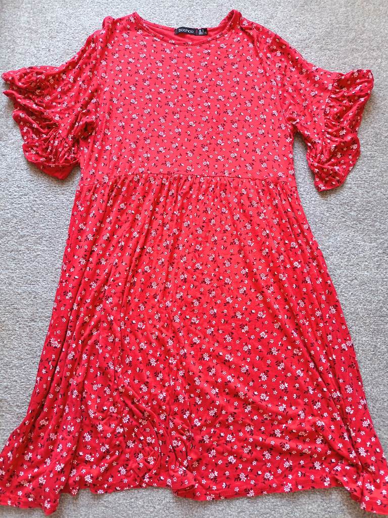 Boohoo red and white floaty Floral tea dress size 8