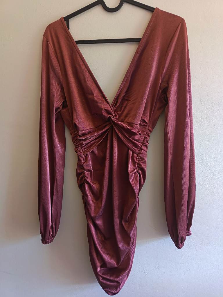 Asos design size 8 tight fitting dress long sleeve v neck red maroon rust burgundy