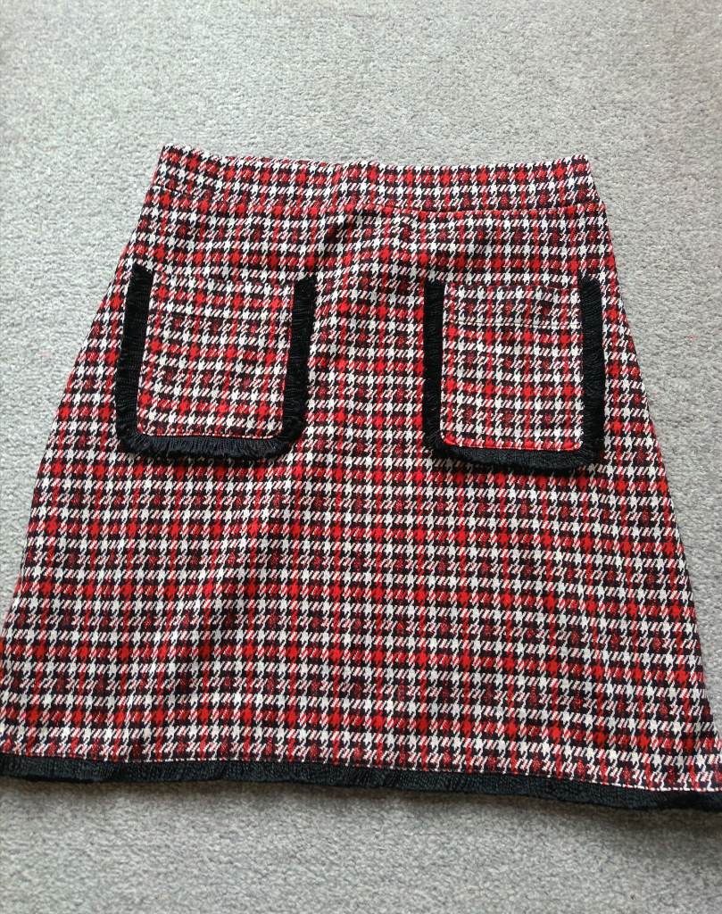 Tu size 8 red black beige checked skirt with fringe