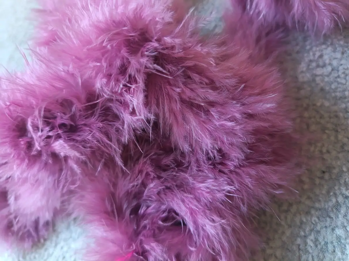 10 metres of dusky pink marabou feather trim
