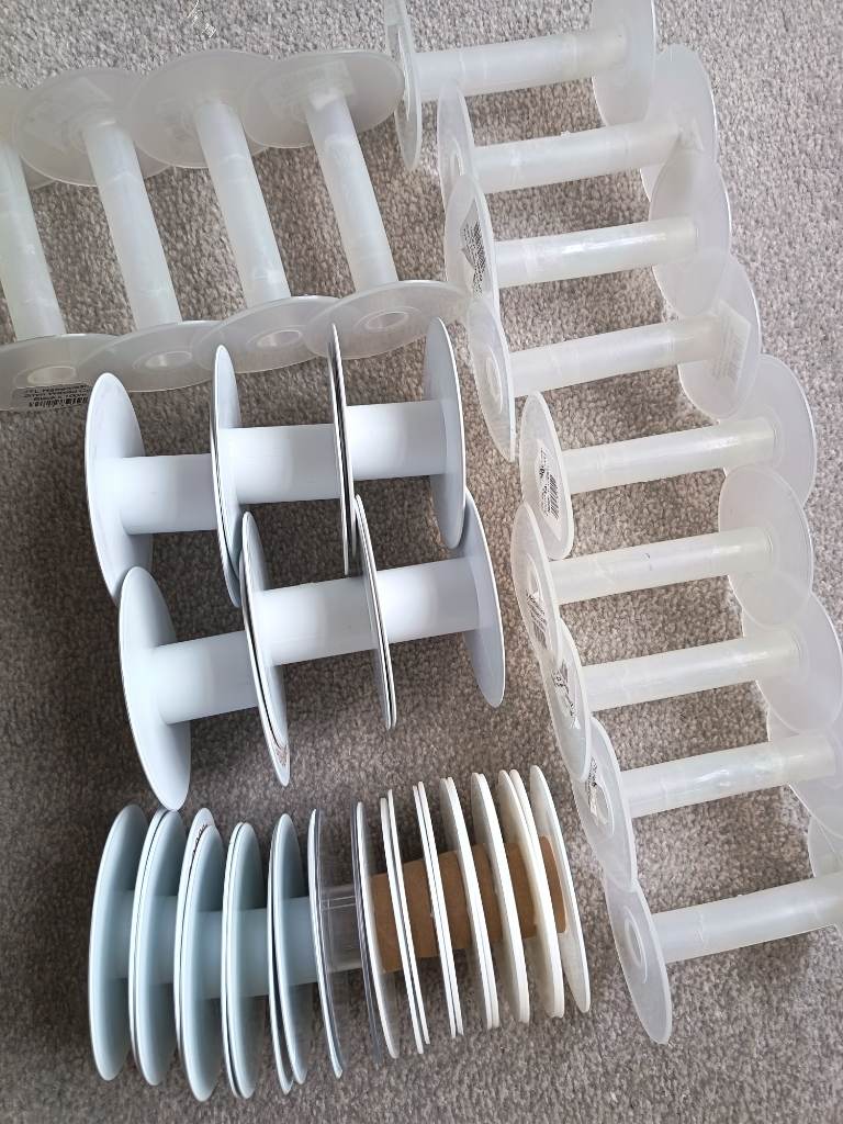 Job lot of 31 plastic reels bobbins spools