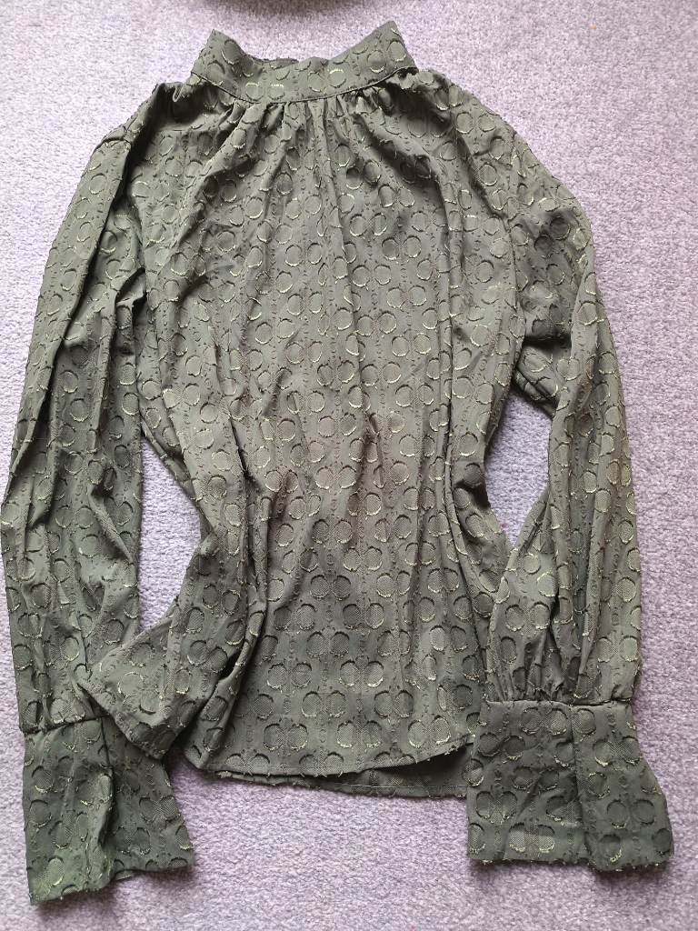 H&M olive green size 8 blouse khaki top