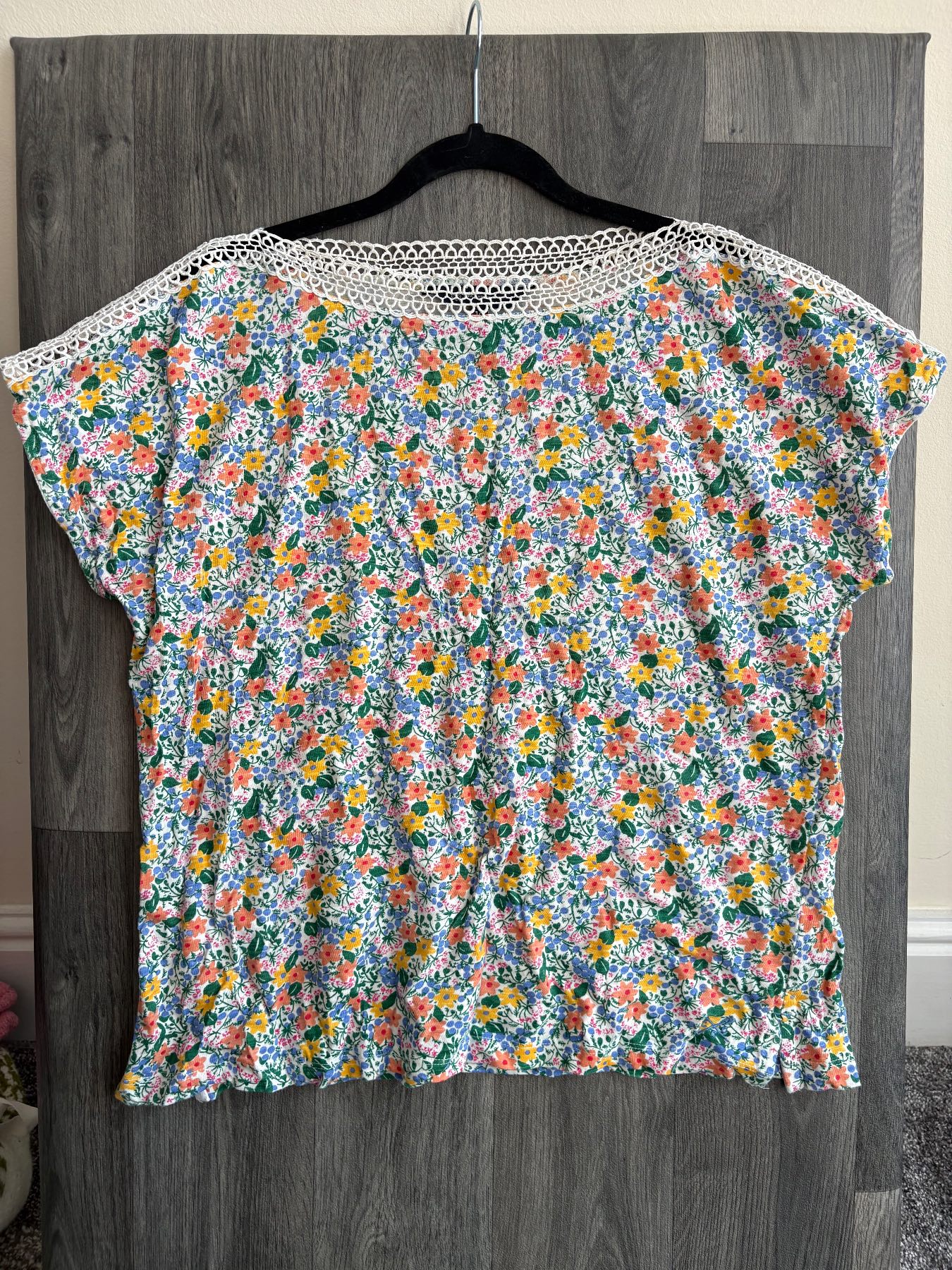 Crew Clothing Company Multi Coloured White Trimmed T-Shirt 100% Cotton Size 10