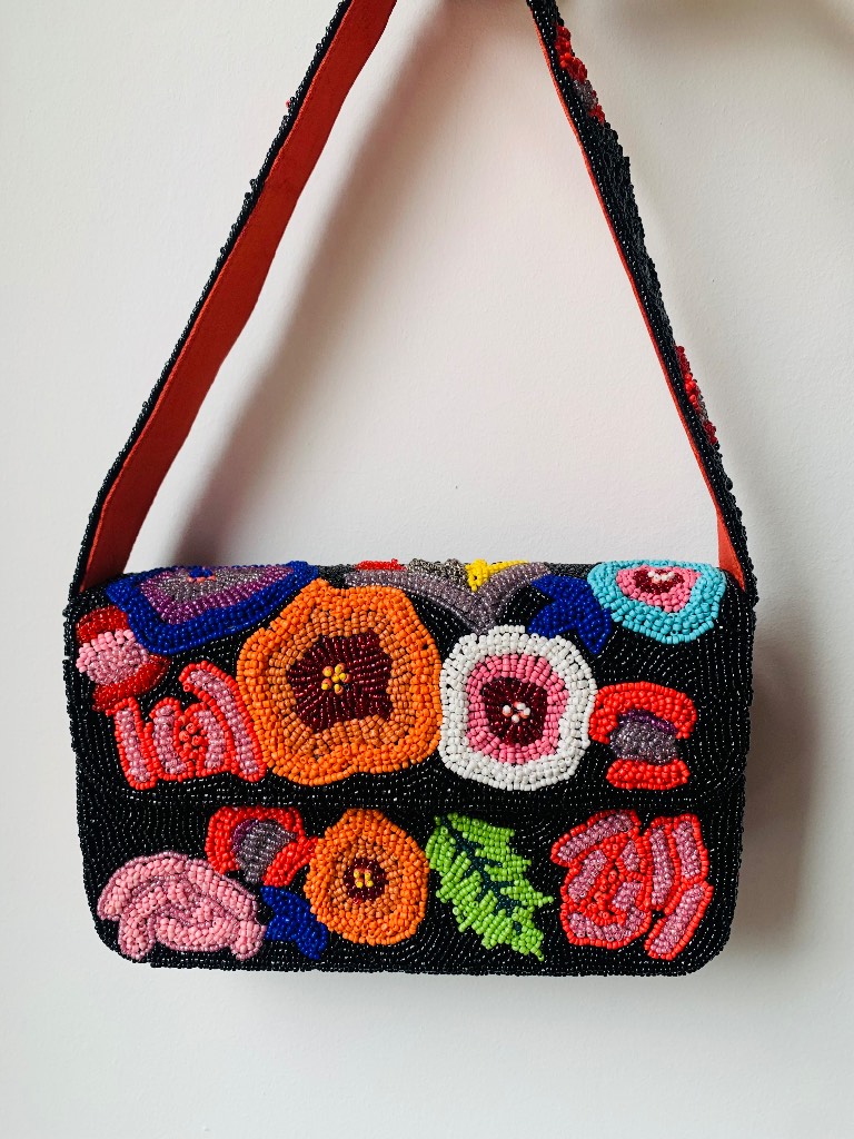 Beaded shoulder bag in floral design