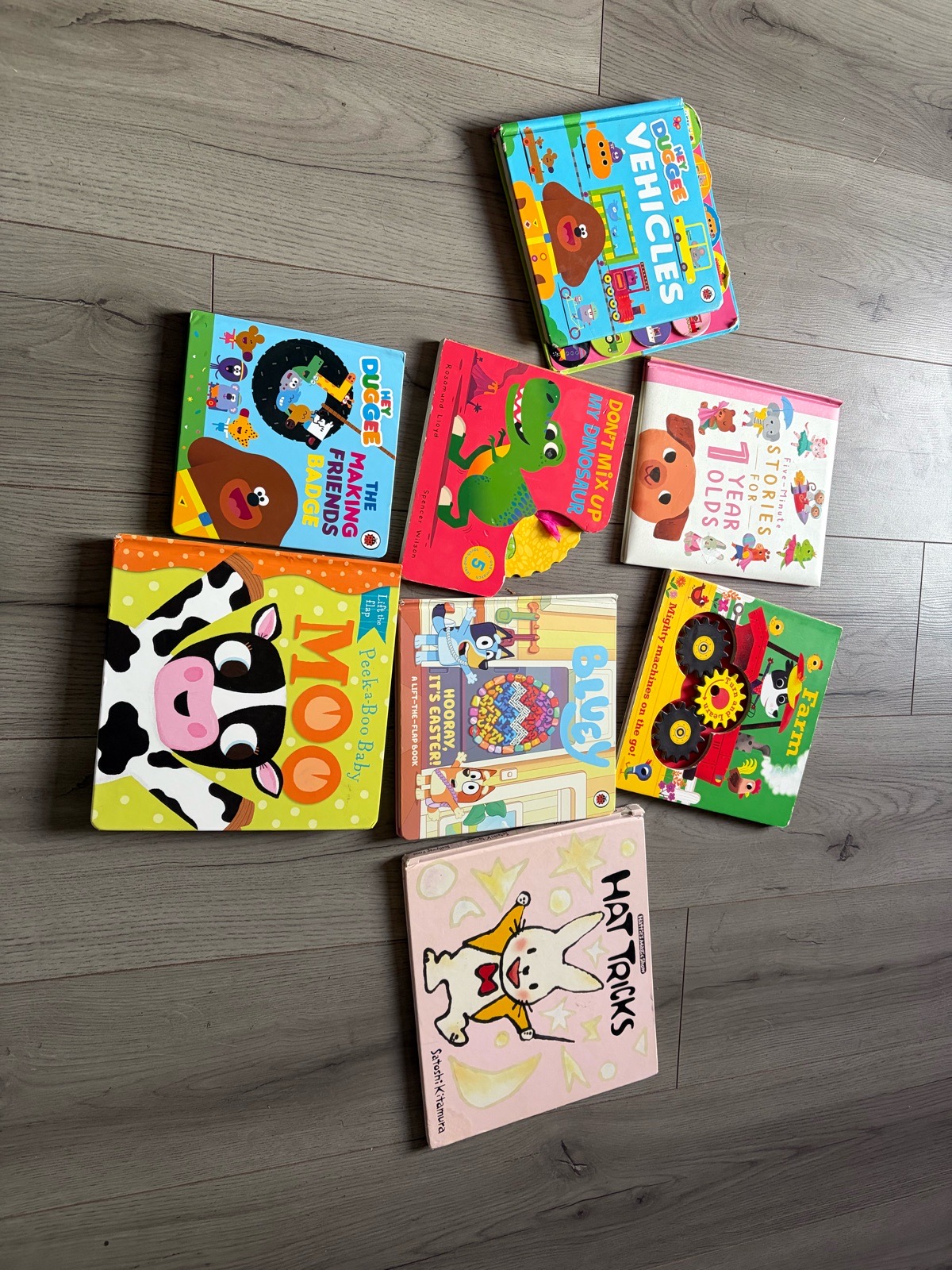 Children’s Book Bundle x8 – Hey Duggee, Bluey, Dinosaurs, Farm & More