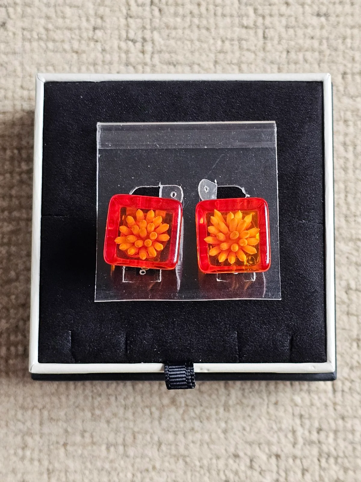 Vintage 80's Retro Y2K Orange Red Flower Resin Clip-on Earrings