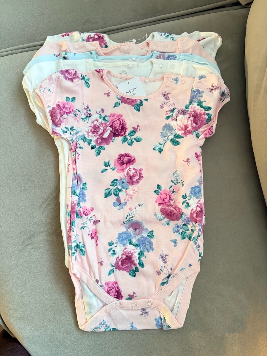 NEXT 5 pack floral bodysuits