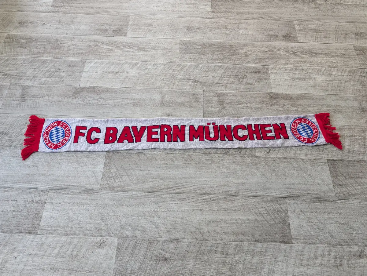Vintage FC Bayern München Knitted Supporters Scarf – Red, White & Blue – Classic Football Fan Gear