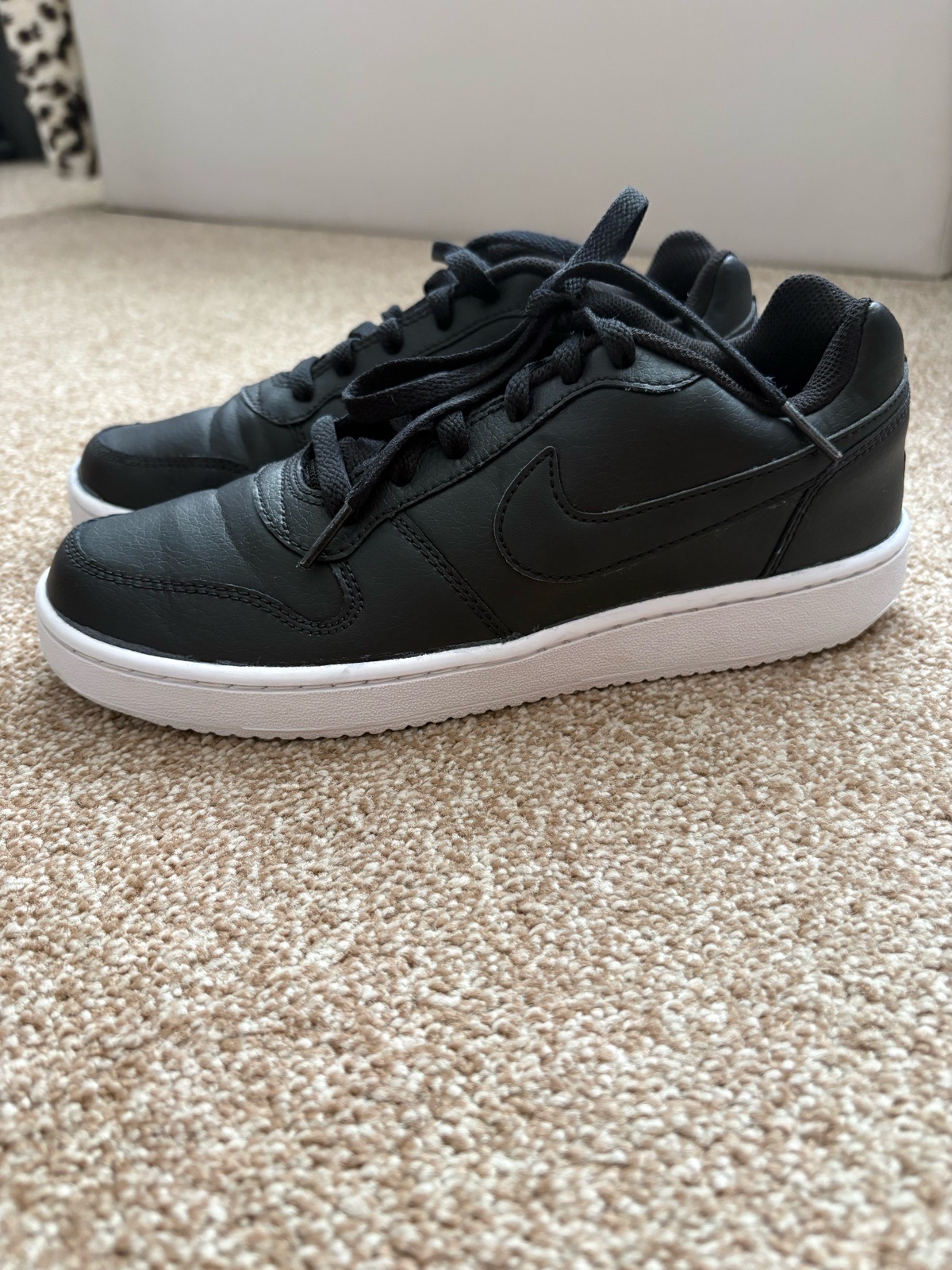 Uk size 5 black Nike trainers
