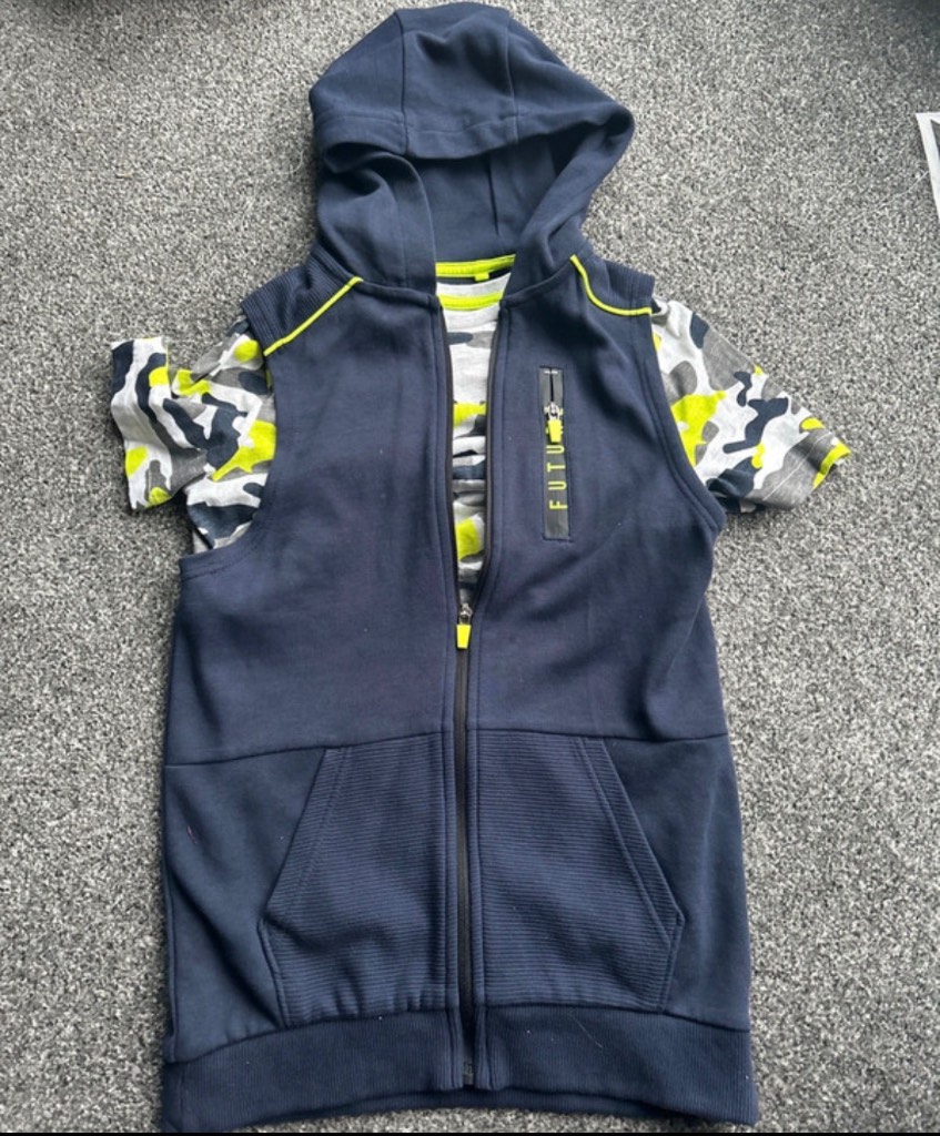 F&f Sleeveless zip up jacket top and camo tshirt