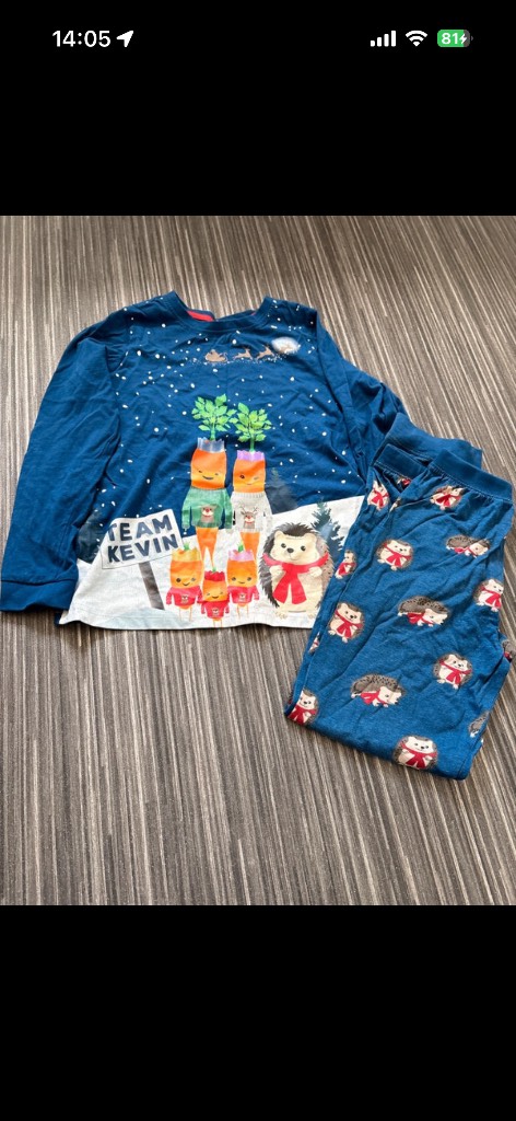 Aldi Kevin the carrot children’s pyjama set age 9-10 years