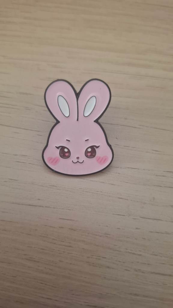 Ateez Aniteez DDEONGbyeoli Seonghwa character pin badge.