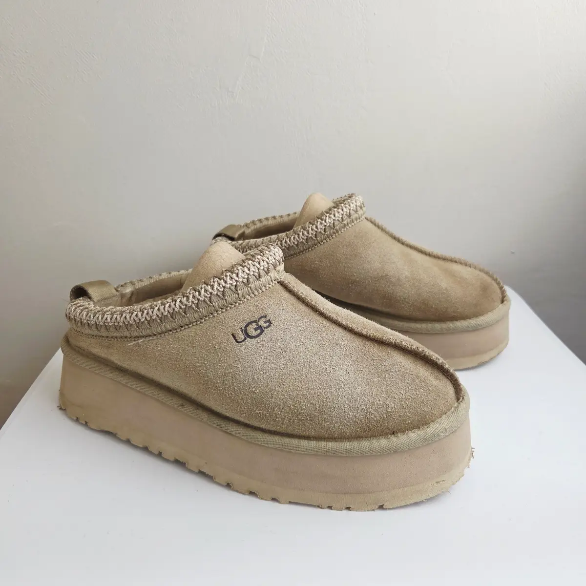 UGG Tazz Slippers Womens UK 4 Beige Platform Suede Sheepskin Comfort 1122553