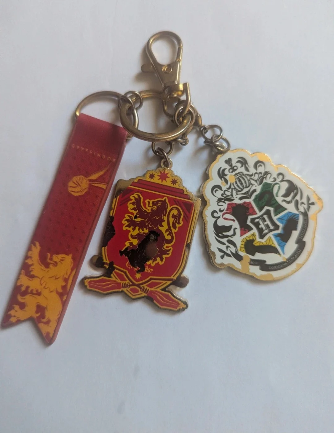 Harry Potter Keyring Bundle – Hogwarts & Gryffindor Charms