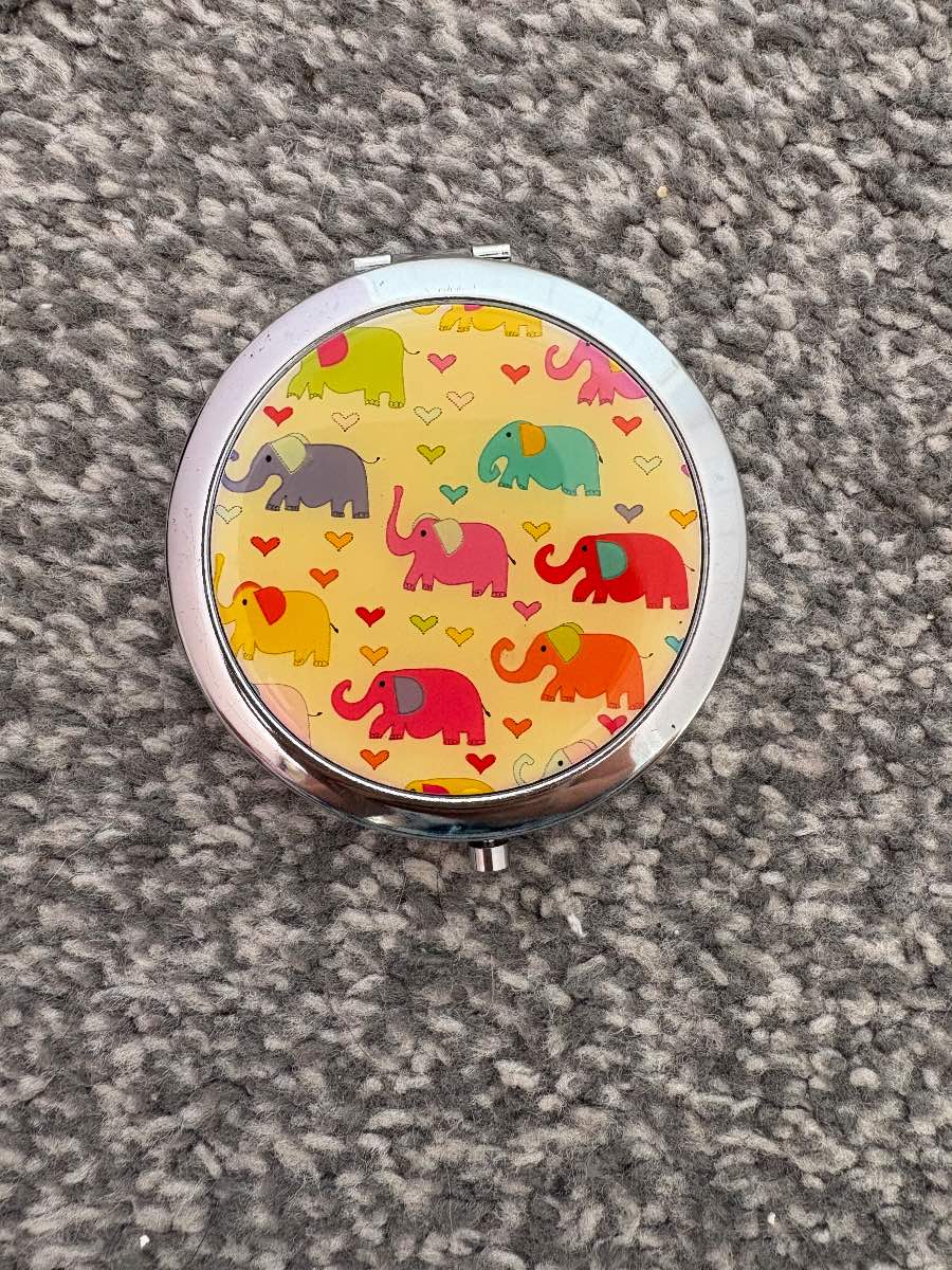 Elephant compact mirror