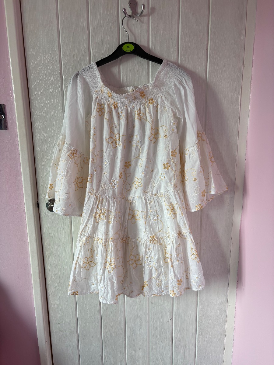 Sumitra White Embroidered Boho Dress – Free Size – NWT