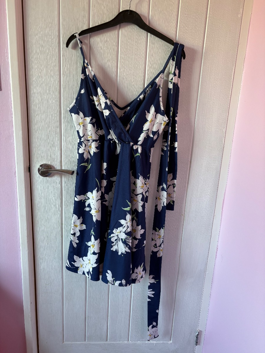 SHEIN Navy Floral Skater Dress – Size M (UK 10) – Excellent Condition
