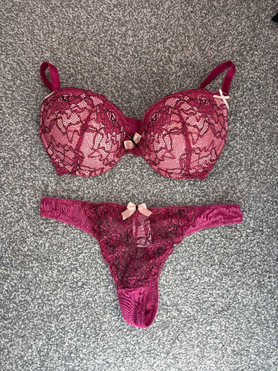 Closer Lace Bra & Thong Set 34d / 10-12