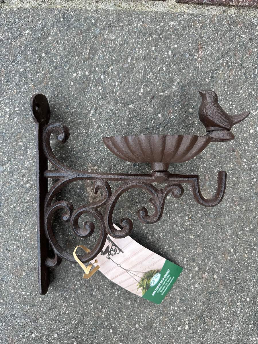 Bird feeder with bracket cast iron