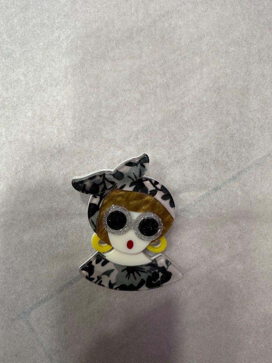 Sunglasses lady acrylic brooch